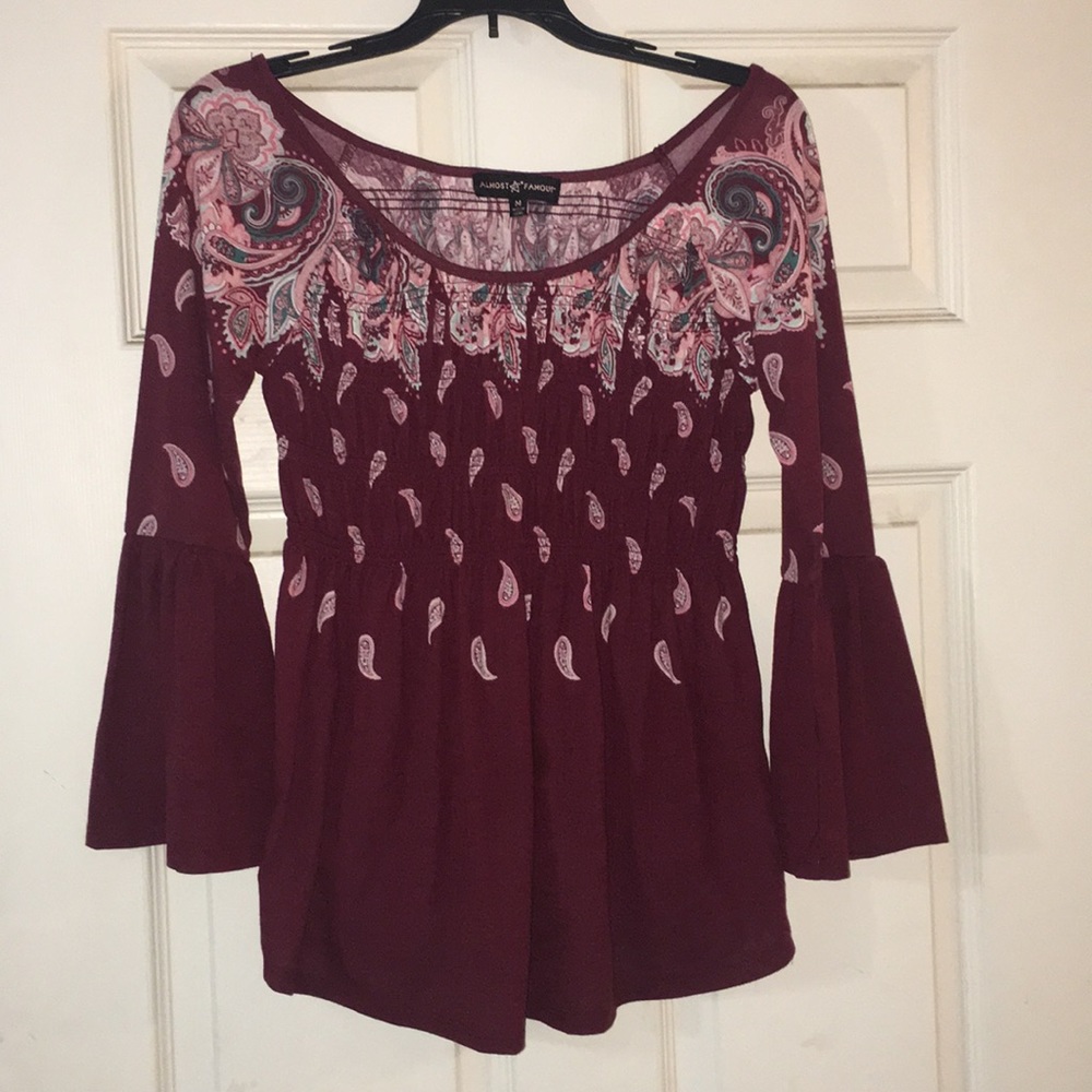 Cute Top 💜 fits like a small